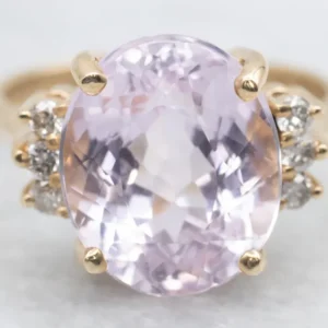 Mosterdgeel Gold Kunzite and Diamond Ring