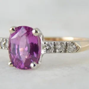 Nostalgisch Pink Ceylon Sapphire Ring