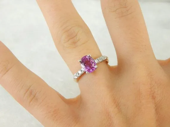 Nostalgisch Pink Ceylon Sapphire Ring