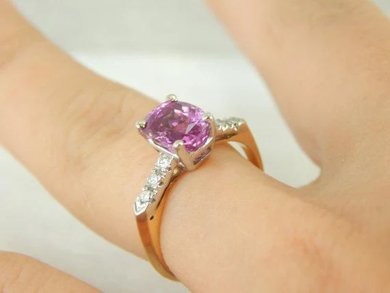 Nostalgisch Pink Ceylon Sapphire Ring