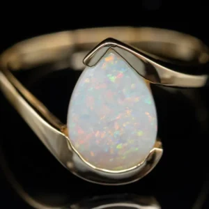 Pear-Cut Australian Opal Verguld Bypass Ring