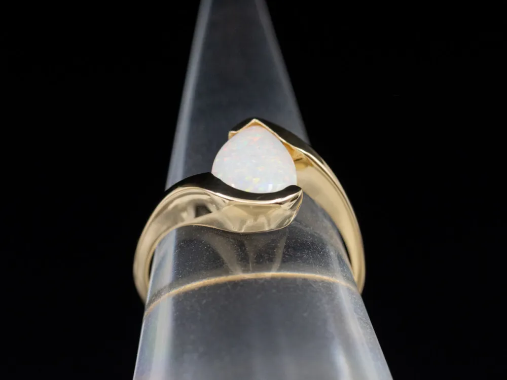 Pear-Cut Australian Opal Verguld Bypass Ring
