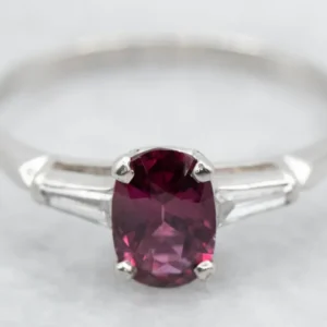 Platinum 1950's Ruby and Diamond Engagement Ring met CE-Keurmerk