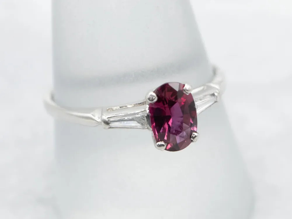 Platinum 1950's Ruby and Diamond Engagement Ring met CE-Keurmerk