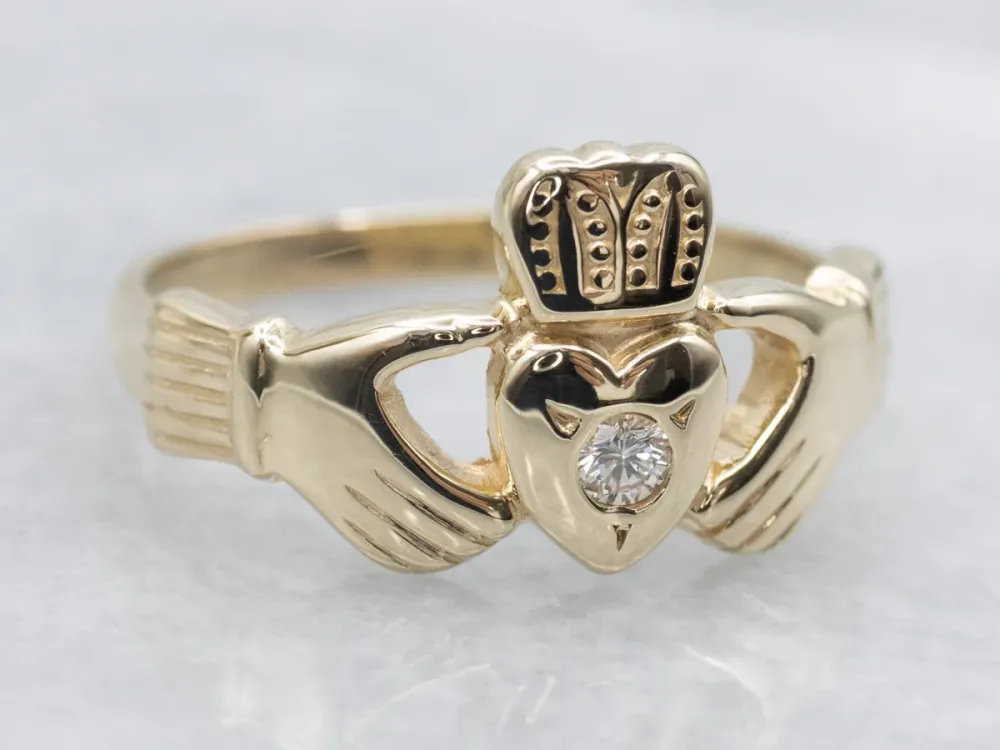 Polished Yellow Goud Diamond Claddagh Ring