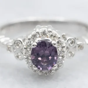 Pretty Lavendel Spinel and Diamond Halo Ring