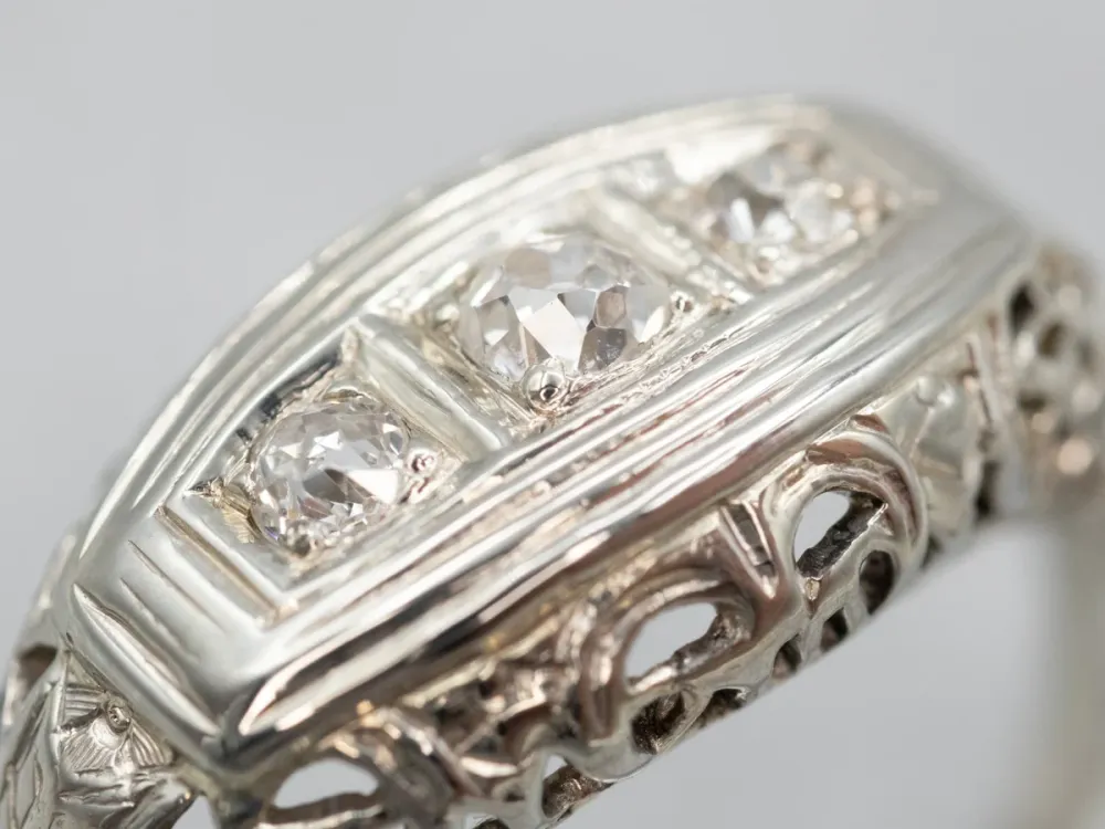 Pretty Old Mine Cut Diamond Engagement Ring met CE-Keurmerk