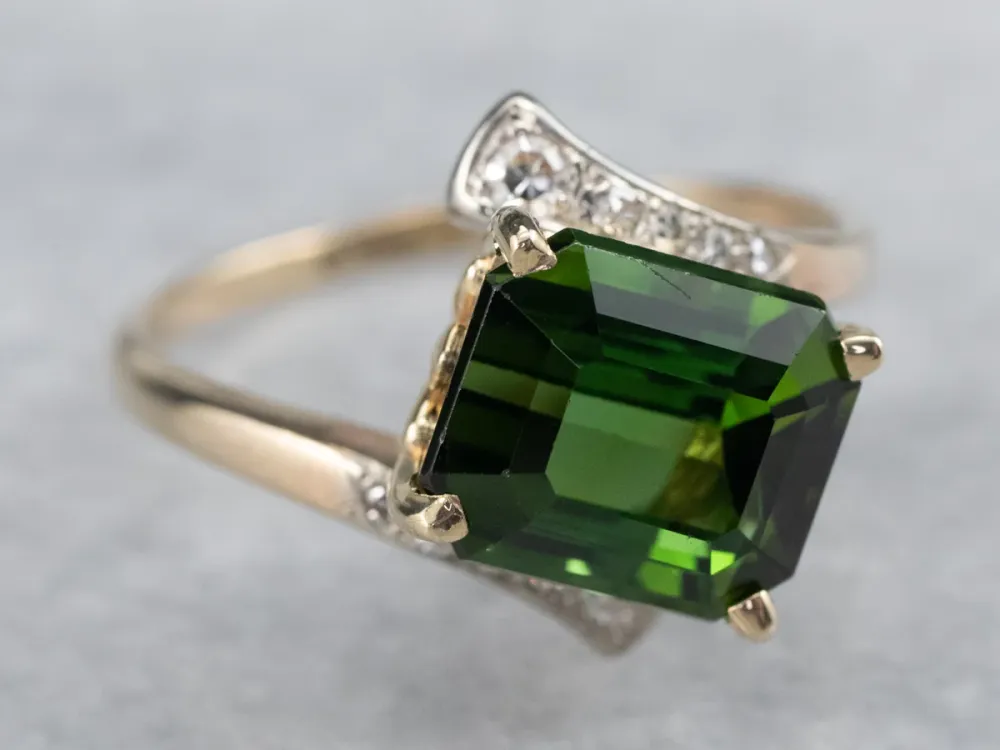 Retro Olijfgroen Tourmaline and Diamond Bypass Ring