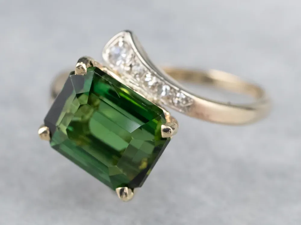 Retro Olijfgroen Tourmaline and Diamond Bypass Ring