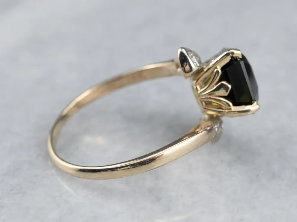 Retro Olijfgroen Tourmaline and Diamond Bypass Ring