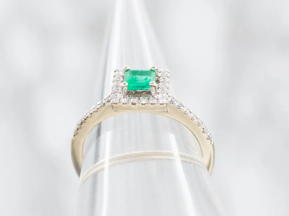 Roestvrij Staal Actueel Square Emerald and Diamond Halo Engagement Ring