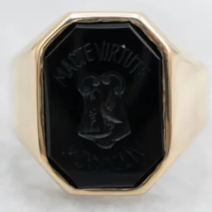 Roestvrij Staal Oud "MACTE VIRTUTE MDCCCLIV" Carved Black Onyx College Ring