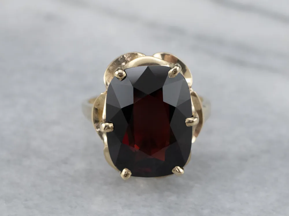 Scalloped Goud Garnet Statement Ring