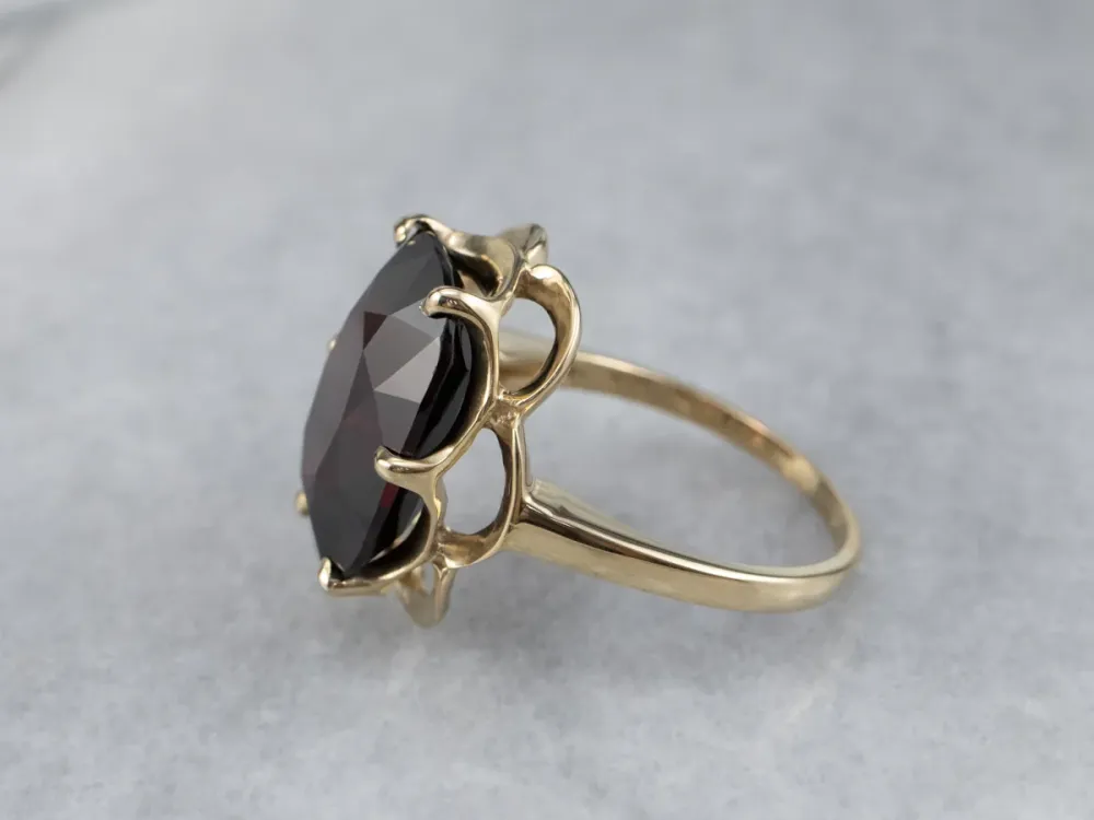 Scalloped Goud Garnet Statement Ring