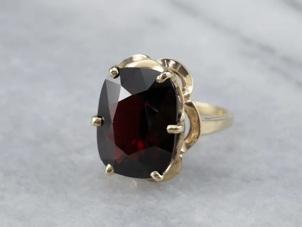Scalloped Goud Garnet Statement Ring