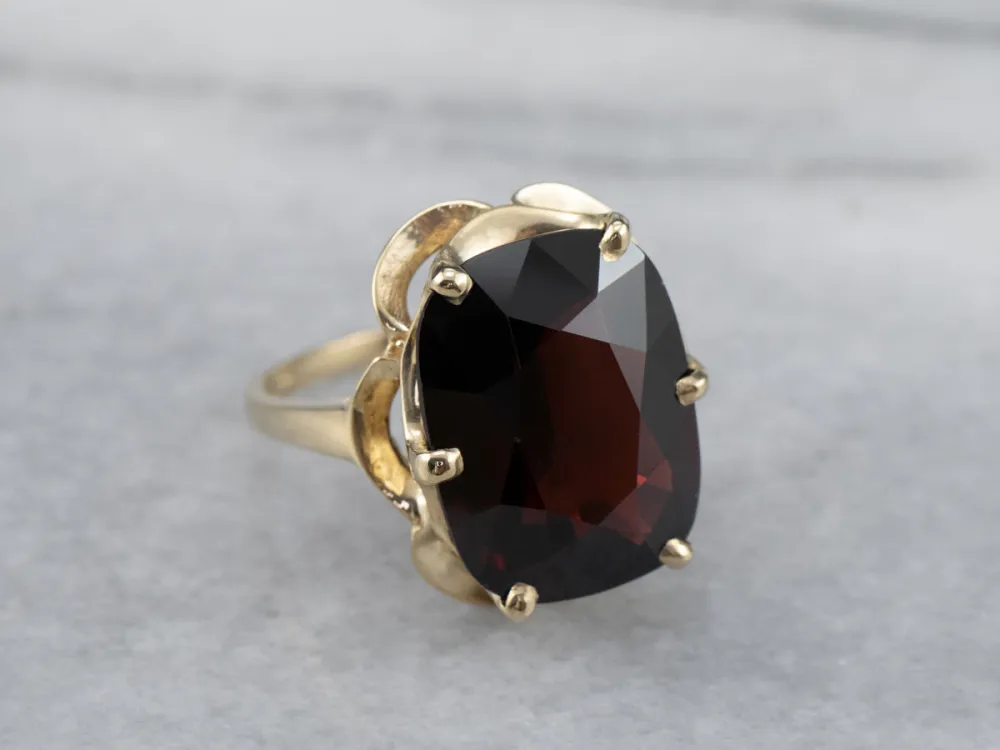 Scalloped Goud Garnet Statement Ring