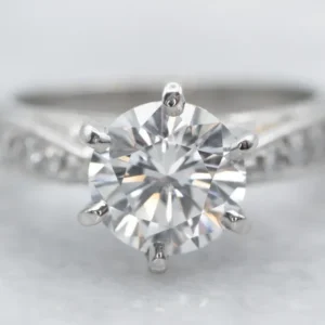 Stunning Platinum and Diamond Engagement Ring - DIN Norm