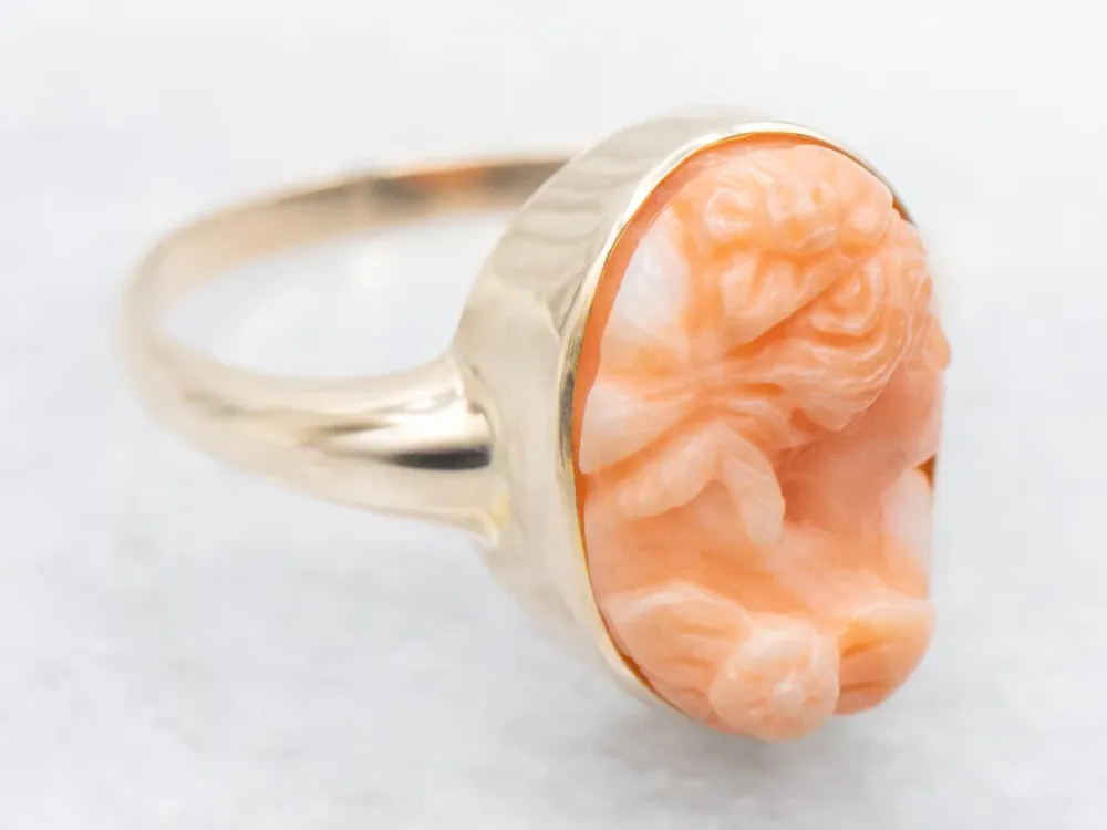 Stunning Van vroeger Carved Coral Cameo Ring