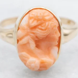 Stunning Vintage Carved Koraalrood Cameo Ring