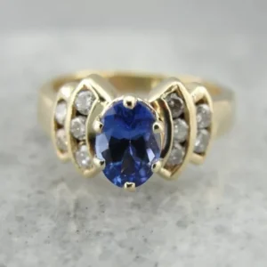 Sweeping Tanzanite and Diamond Ring Day or Night met CE-Keurmerk