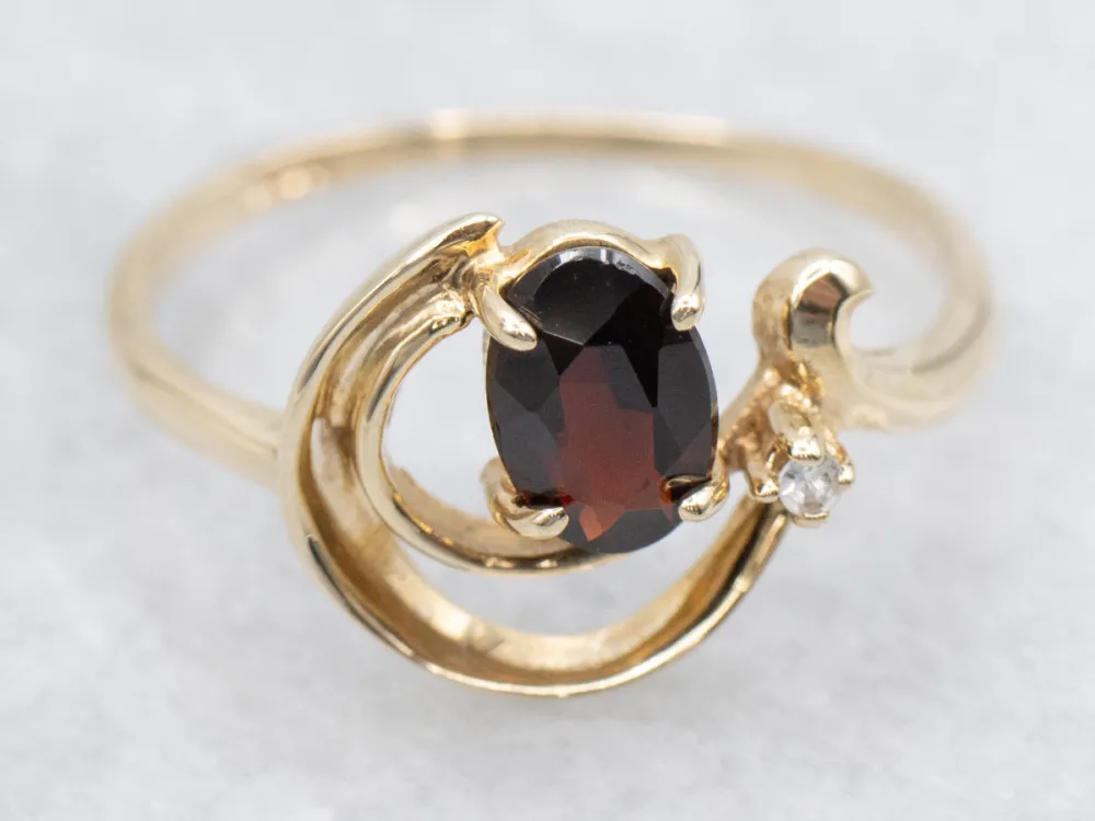 Swirling Garnet and Diamond Goud Ring