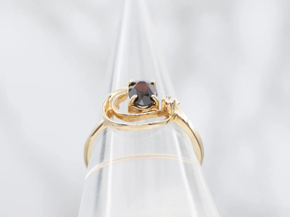 Swirling Garnet and Diamond Goud Ring