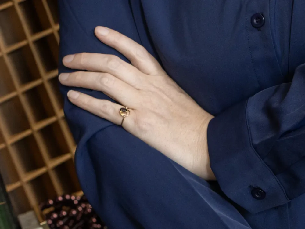 Swirling Garnet and Diamond Goud Ring