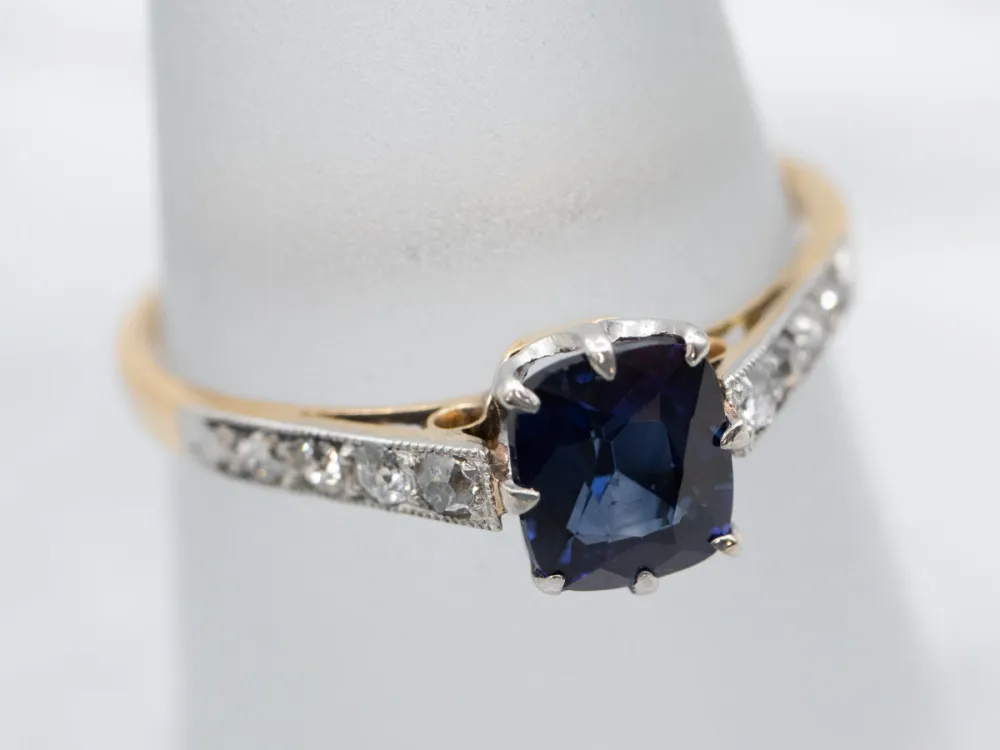 Uniek Sapphire and Old Mine Cut Diamond Ring met CE-Keurmerk