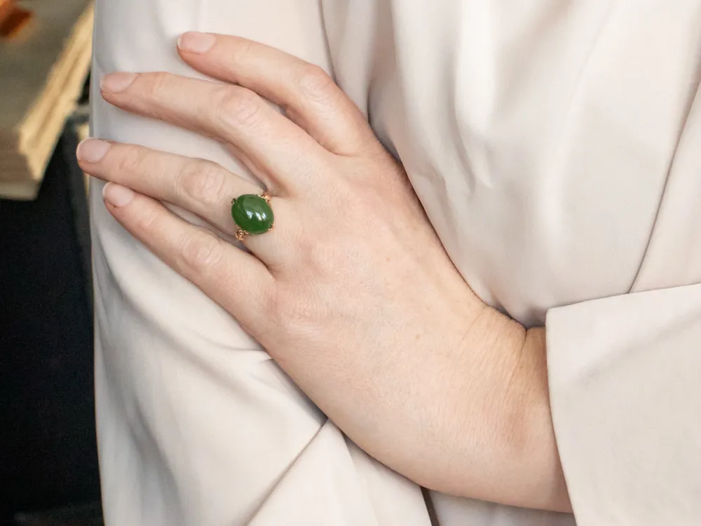 Van vroeger Botanical Gold Nephrite Jade Ring