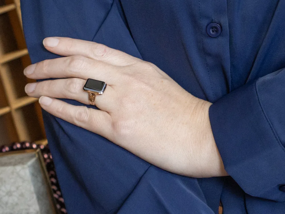 Victorian Banded Onyx Ingekerfd Gold Ring met CE-Keurmerk