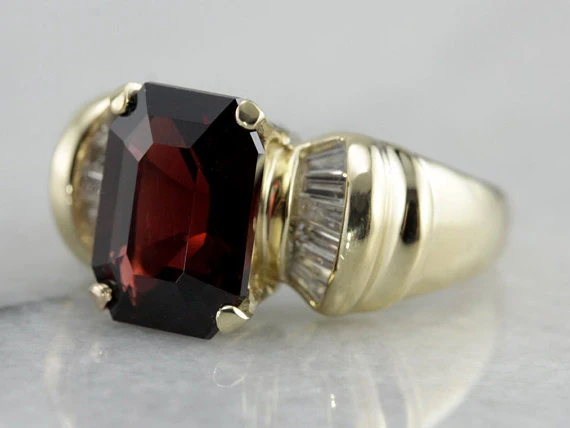 Vintage 1980's Garnet Statement Ring Yellow Verguld