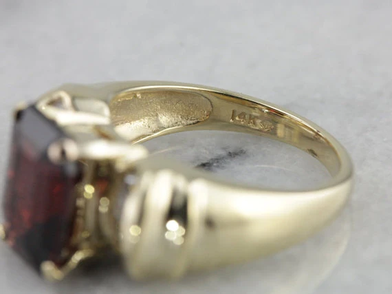 Vintage 1980's Garnet Statement Ring Yellow Verguld