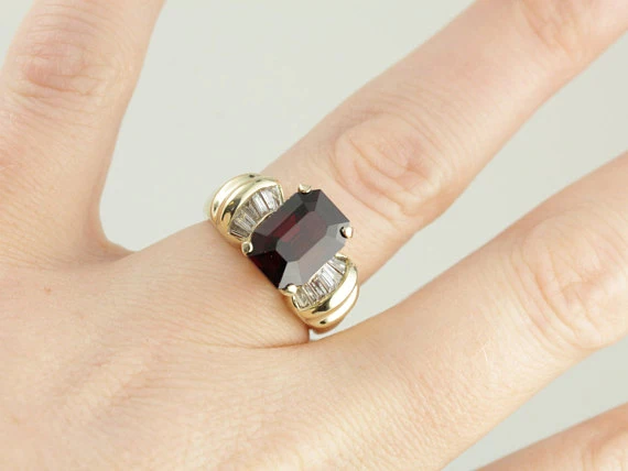 Vintage 1980's Garnet Statement Ring Yellow Verguld