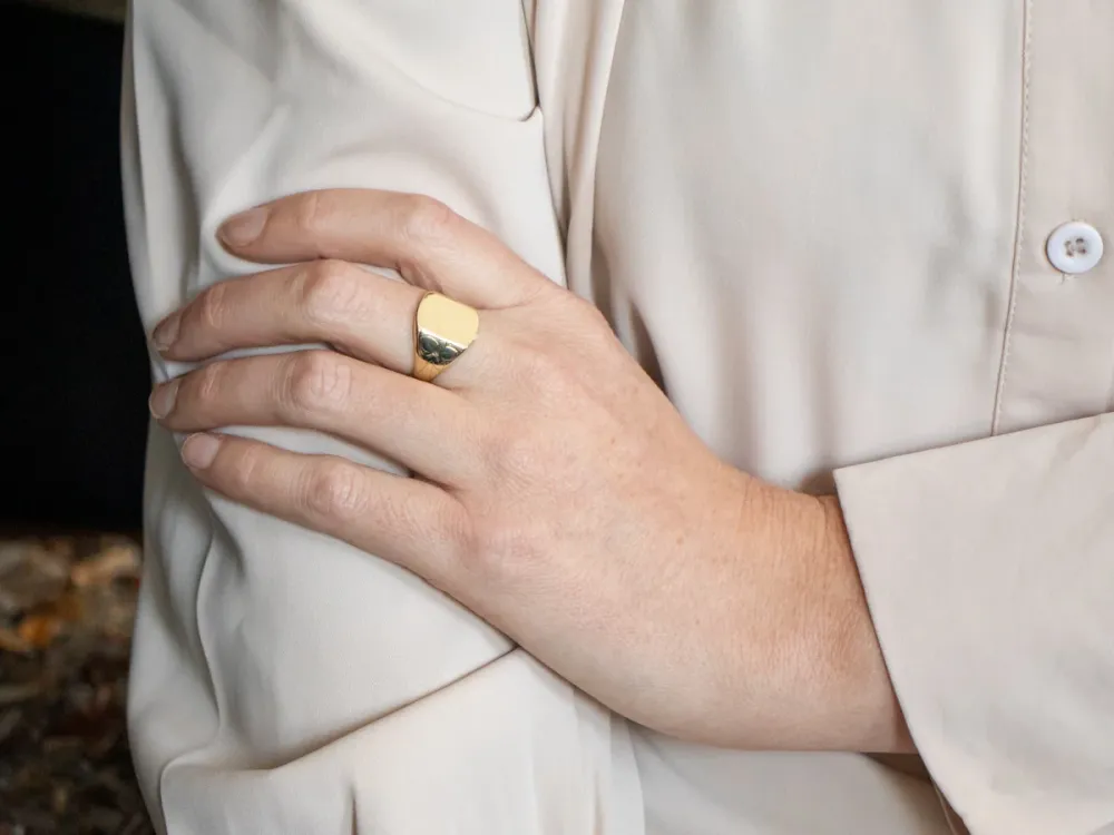 Vintage Groen Gold Signet Ring Floral Details
