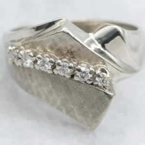 Vintage Textured Verguld and Diamond Bypass Ring - DIN Norm
