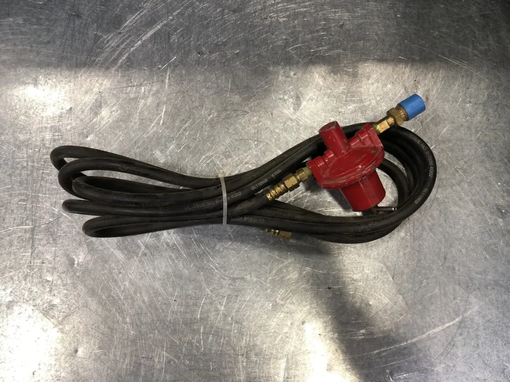 250 Psi Gas-Regulator 597 FB2, w/ Hose
