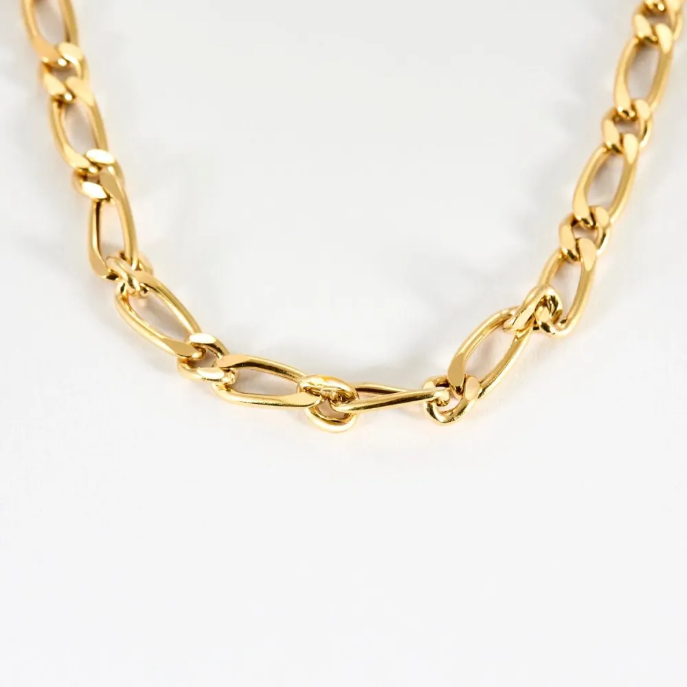 Alternating 1+1 necklace goudgeel gold met 90° hoek