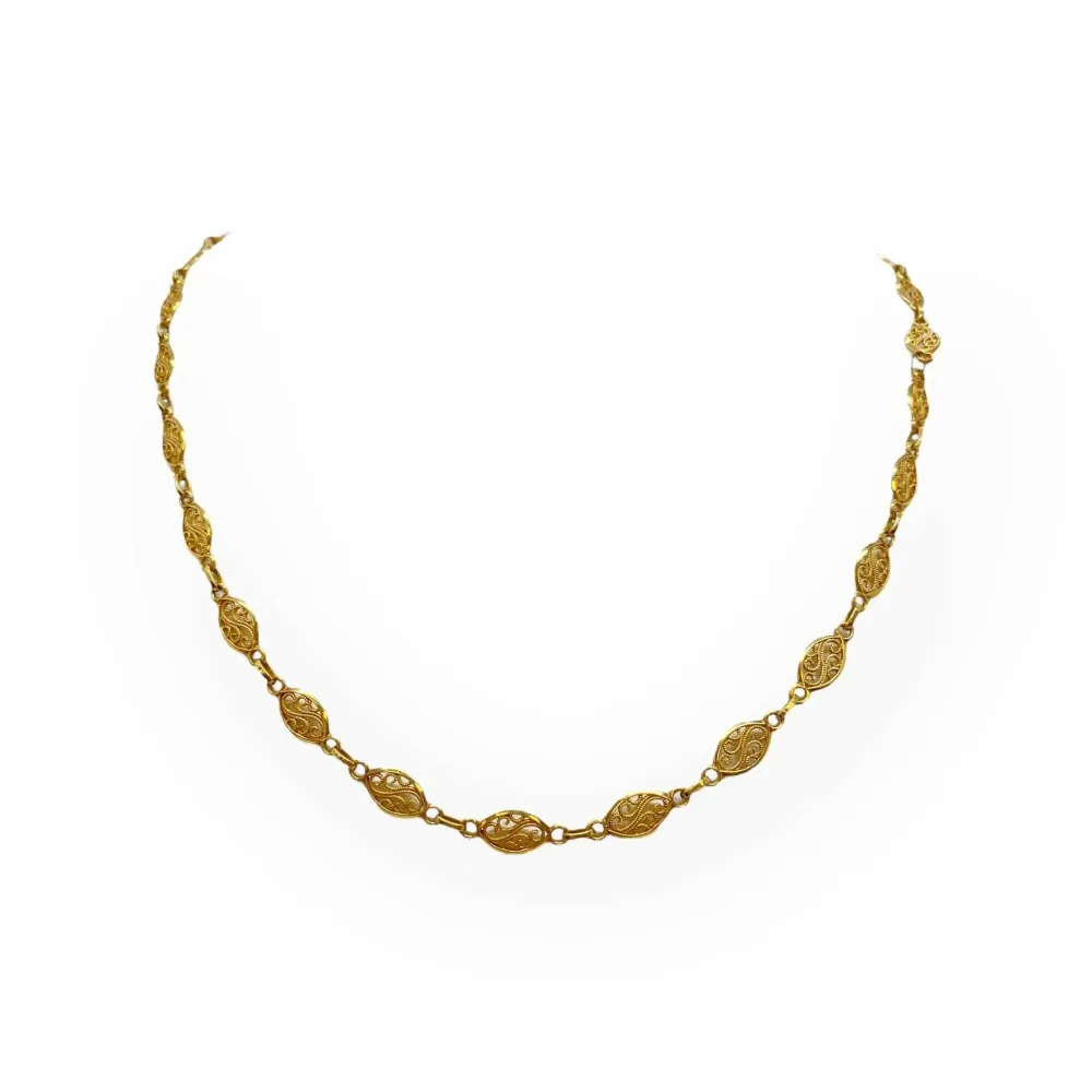 Yellow gold filigree necklace