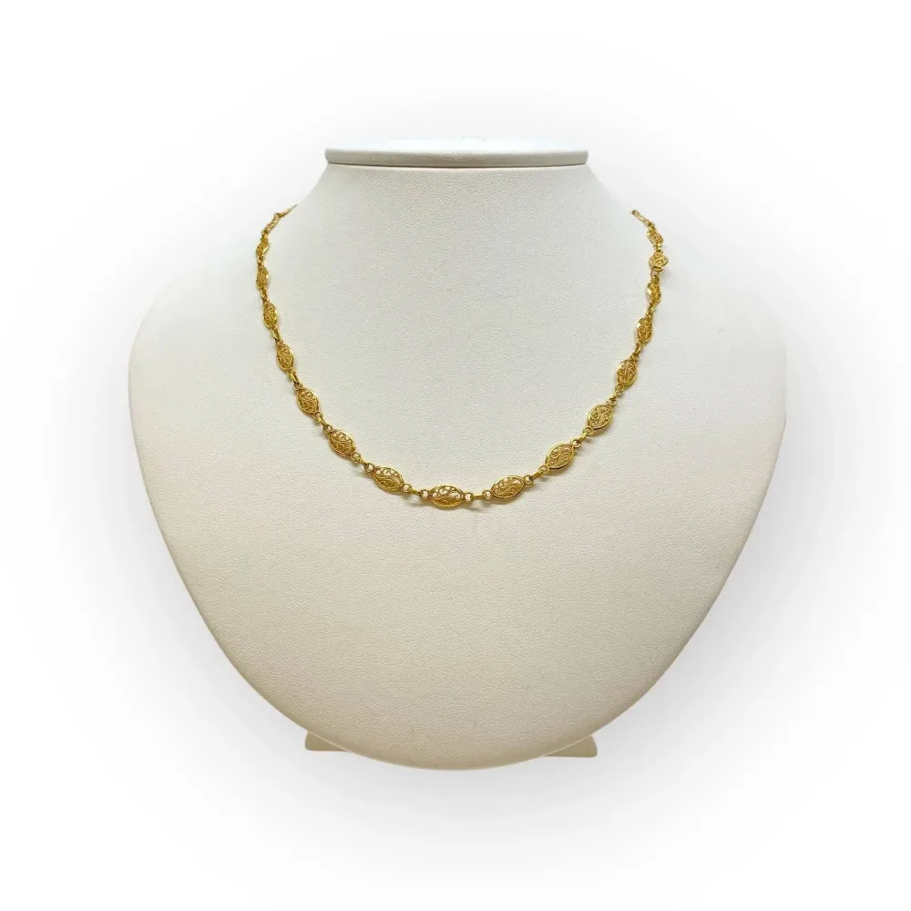 Yellow gold filigree necklace