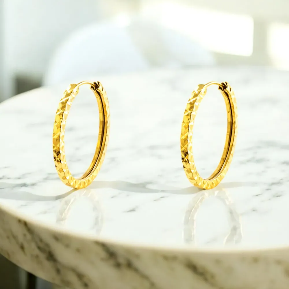 18ct Yellow Gold Square Carved Hoop Earrings 18 x 1.5 mm