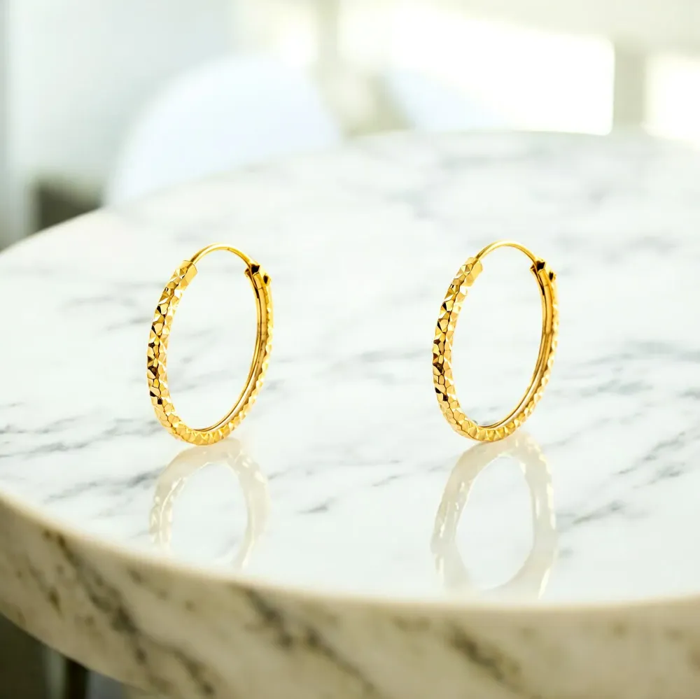 18ct Yellow Gold Square Carved Hoop Earrings 10 x 1.2 mm