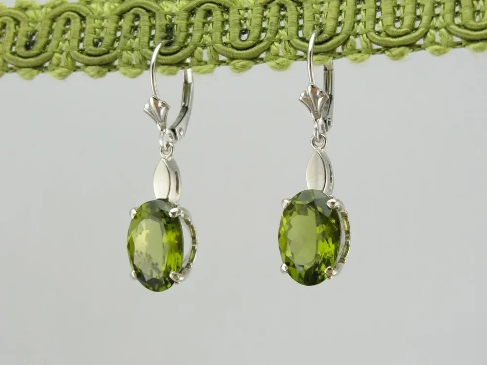 Most Olive: Deep Appelgroen Peridot Drop Earrings Duurzaam Polyurethaan
