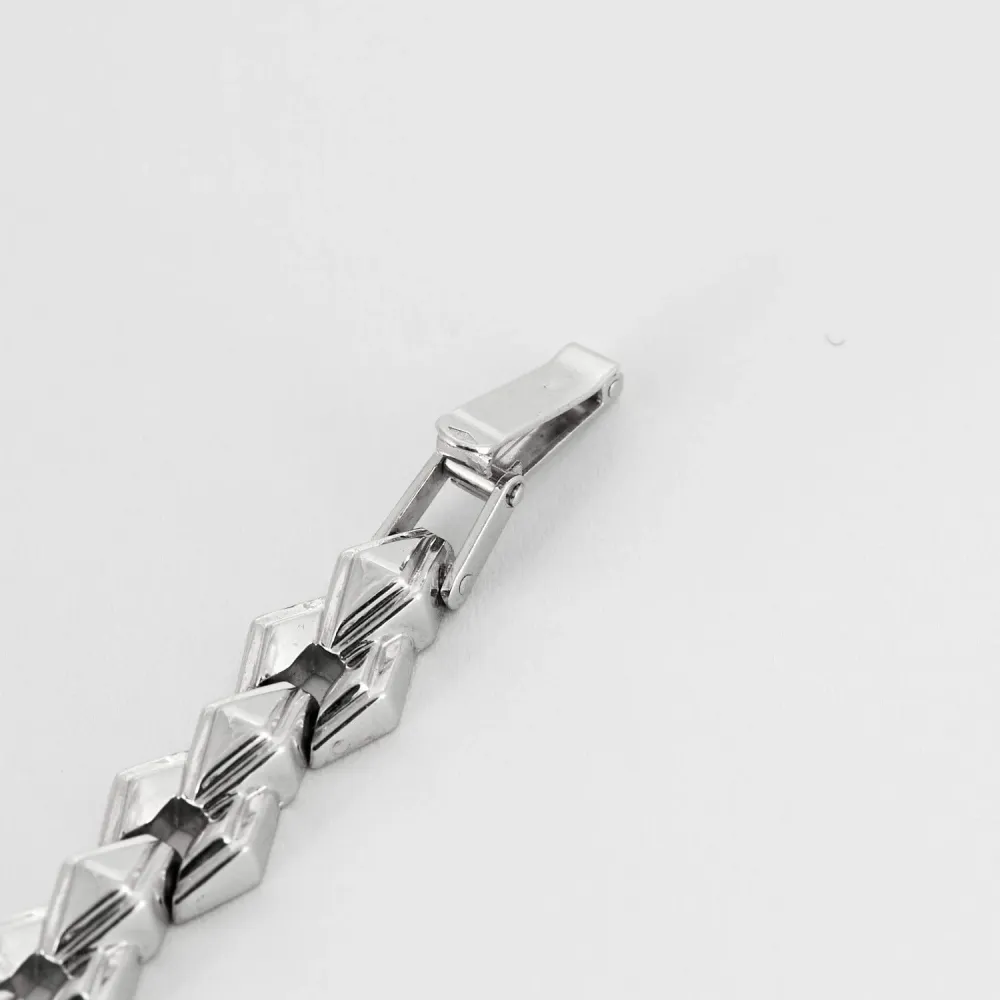 Watch bracelet transformed into white goud and diamond shine