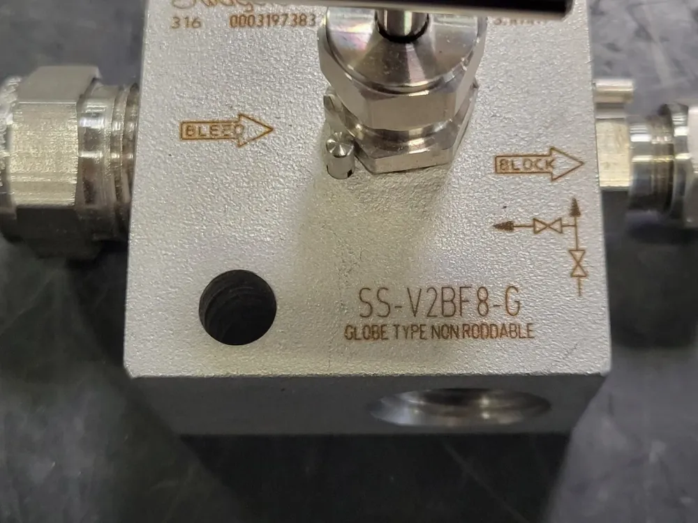 2-Valve Instrument Manifold 1/2 SS-V2BF8-G