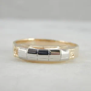 Domed and Faceted Two Tone Wedding Band - Vervaardigd volgens DIN-norm