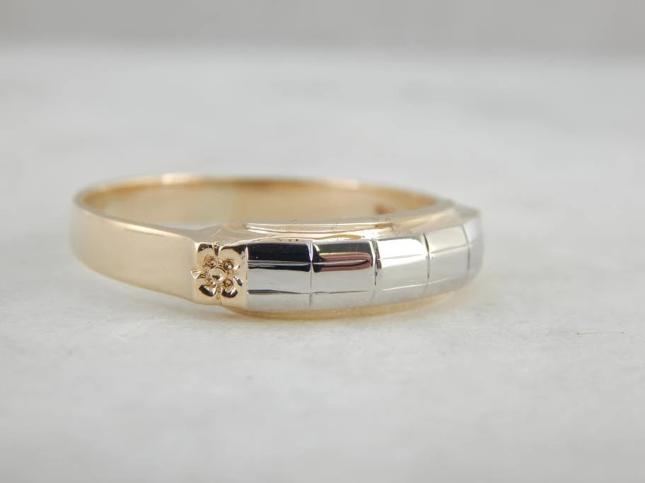 Domed and Faceted Two Tone Wedding Band - Vervaardigd volgens DIN-norm