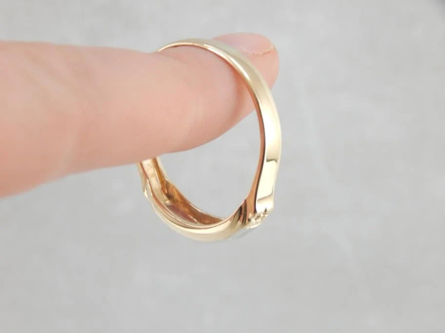 Domed and Faceted Two Tone Wedding Band - Vervaardigd volgens DIN-norm