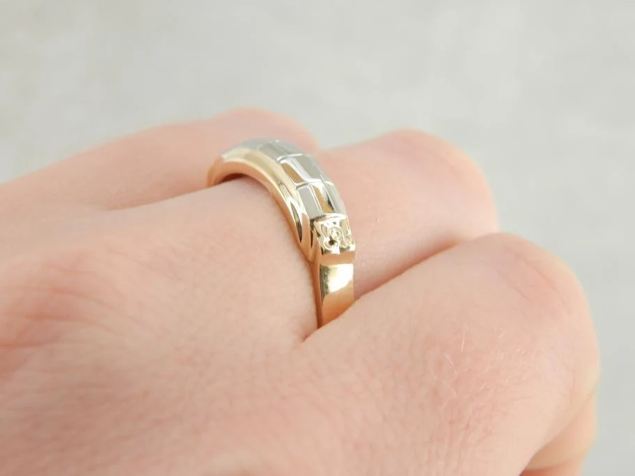 Domed and Faceted Two Tone Wedding Band - Vervaardigd volgens DIN-norm