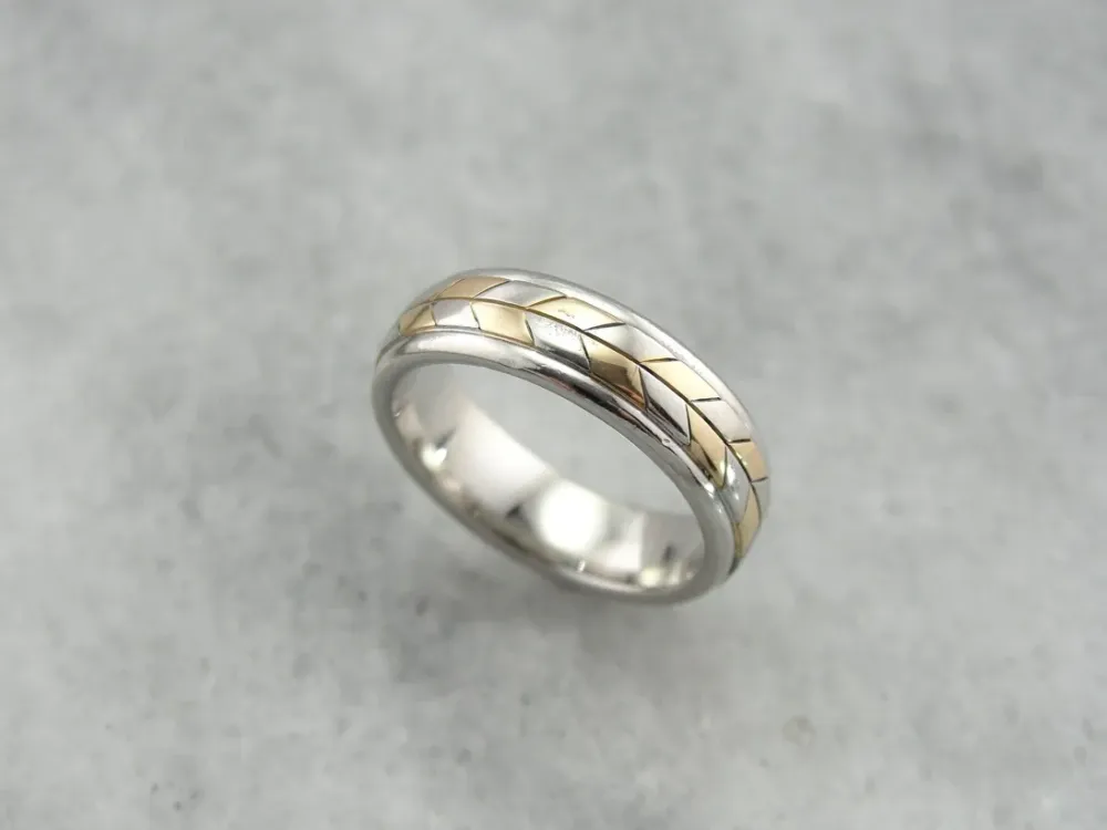 Fantastic Two Tone Chevron Style Band Platinum and Mosterdgeel Gold