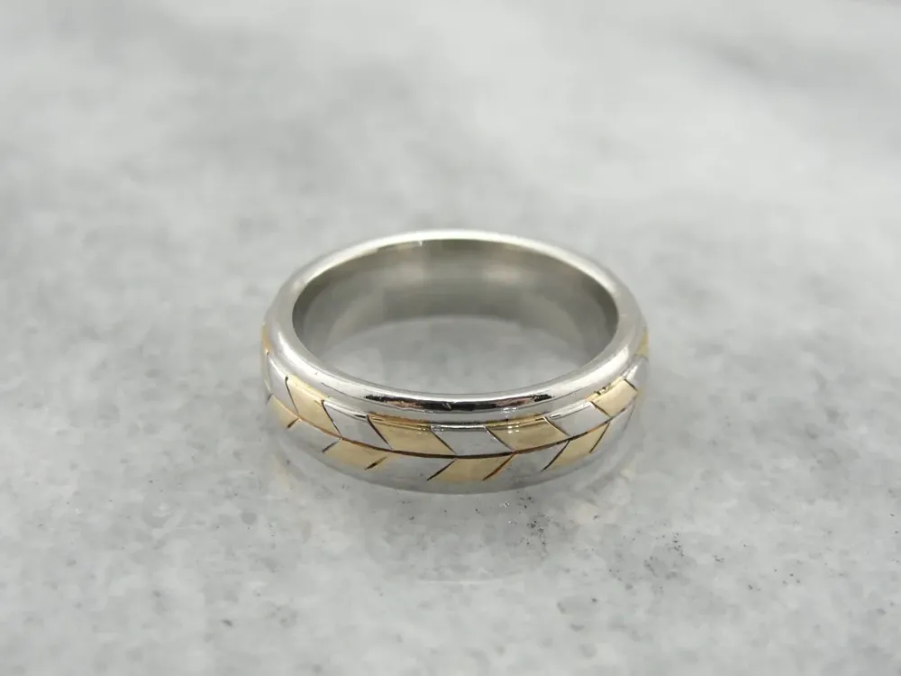 Fantastic Two Tone Chevron Style Band Platinum and Mosterdgeel Gold
